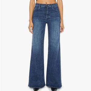 Mother denim tomcat roller sneak jeans in size 30. The wash,I put a spell on you